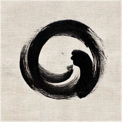 Hướng dẫn chi tiết thiết kế phong cách tối giản tông màu đen từ A đến Z...